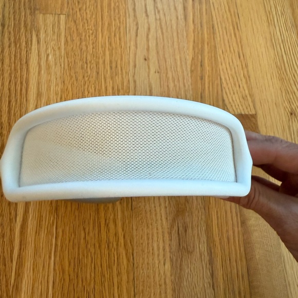 White AirPod Max headphones - Picture 3 of 5